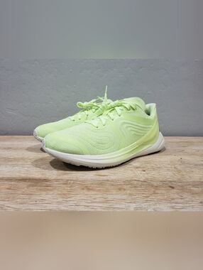 LULULEMON Women's BlissFeel Run 2 Athleisure Shoes (9.5) Neon Green